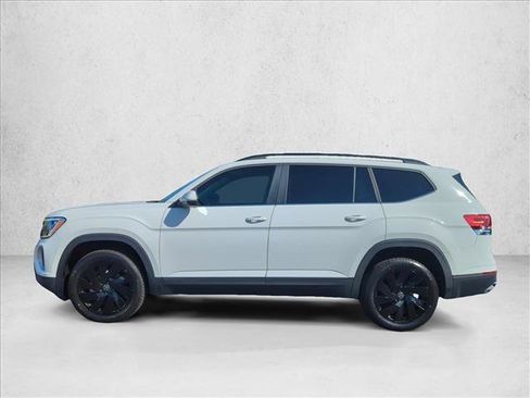 Used 2024 Volkswagen Atlas SE w/ Panoramic Sunroof Package FWD image 14