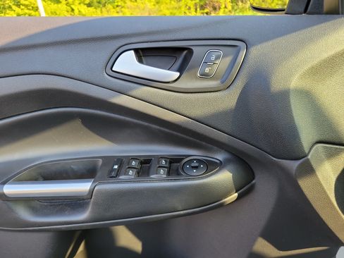 Used 2018 Ford Escape SE FWD image 17