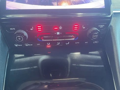 Used 2023 Jeep Grand Cherokee Limited image 29