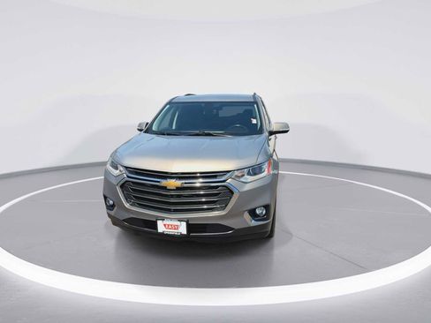 Used 2019 Chevrolet Traverse LT w/ LT Premium Package AWD/4WD image 3