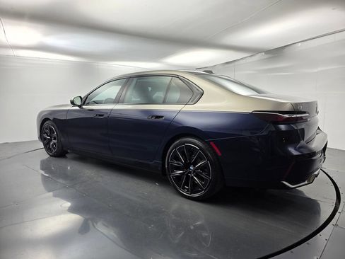 Used 2024 BMW i7 xDrive60 AWD/4WD image 6