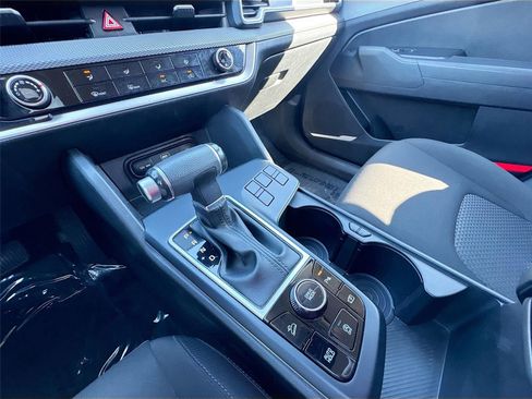 Used 2023 Kia Sportage LX image 16