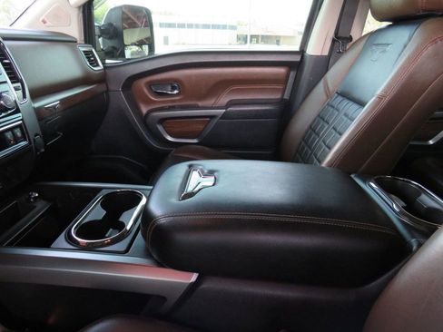 Used 2018 Nissan Titan Platinum Reserve w/ Platinum Utility Package image 12