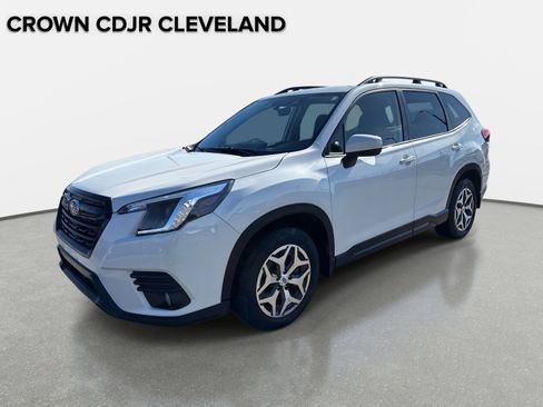 Used 2023 Subaru Forester Premium image 8