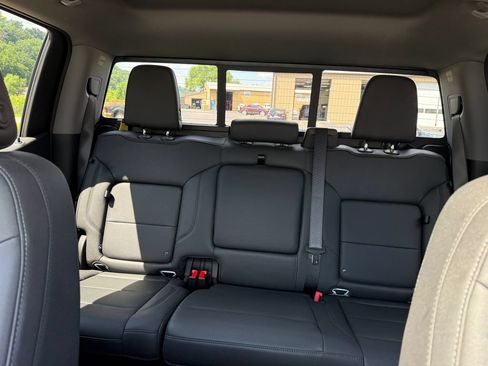 Used 2025 GMC Sierra 1500 SLT w/ SLT Premium Plus Package AWD/4WD image 22