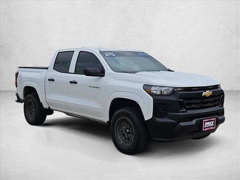 Used 2024 Chevrolet Colorado W/T w/ WT Convenience Package RWD image 3