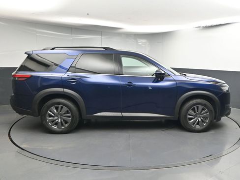 Used 2025 Nissan Pathfinder SV FWD image 8