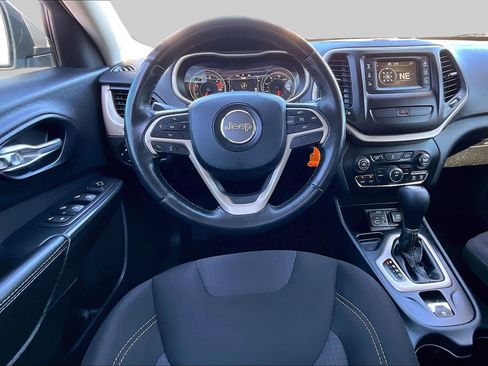 Used 2016 Jeep Cherokee Latitude image 5
