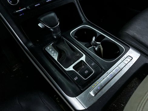 Certified 2024 Kia Carnival LX image 23