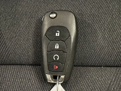 Used 2025 Chevrolet Trax LS w/ LS Convenience Package image 16