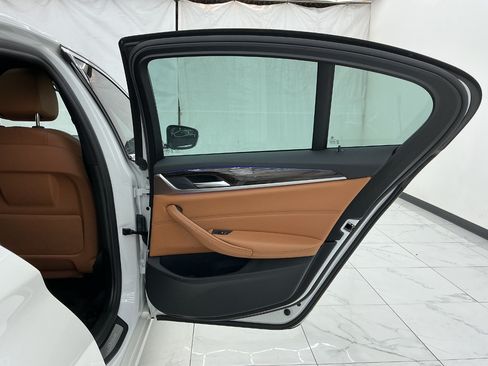 Used 2018 BMW 530e RWD image 25