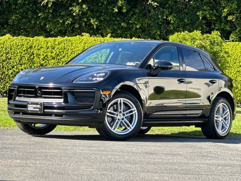 Certified 2025 Porsche Macan AWD/4WD image 1