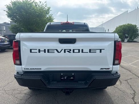 Used 2024 Chevrolet Colorado ZR2 w/ Safety Package AWD/4WD image 9