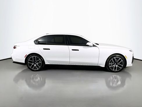Used 2025 BMW 740i xDrive AWD/4WD image 4