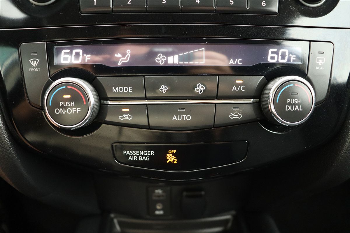 Used 2017 Nissan Rogue SV FWD image 31