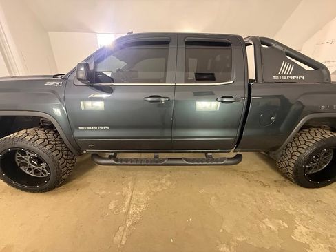 Used 2017 GMC Sierra 1500 SLE w/ SLE Value Package AWD/4WD image 2