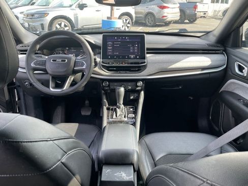 Used 2024 Jeep Compass Latitude image 11