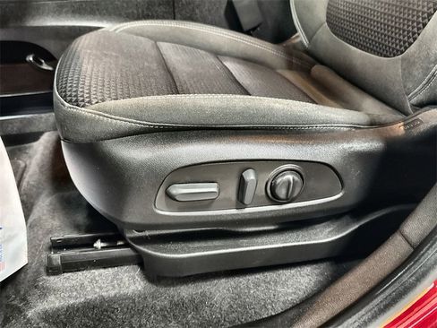 Used 2022 Chevrolet Bolt EUV LT w/ Comfort Package image 13