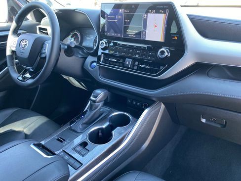 Used 2020 Toyota Highlander Limited Platinum image 12