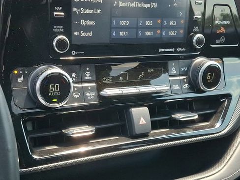Used 2022 Toyota Highlander XSE AWD/4WD image 19