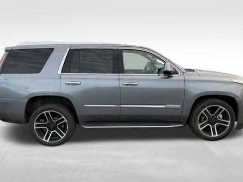 Used 2019 Cadillac Escalade Luxury AWD/4WD image 4