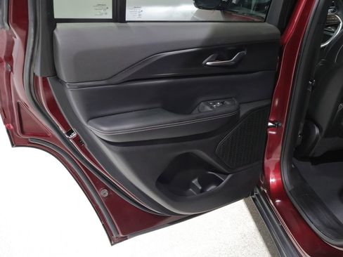 Used 2024 Jeep Grand Cherokee Altitude AWD/4WD image 19