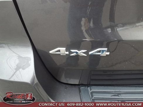 Used 2019 Jeep Grand Cherokee Laredo AWD/4WD image 21