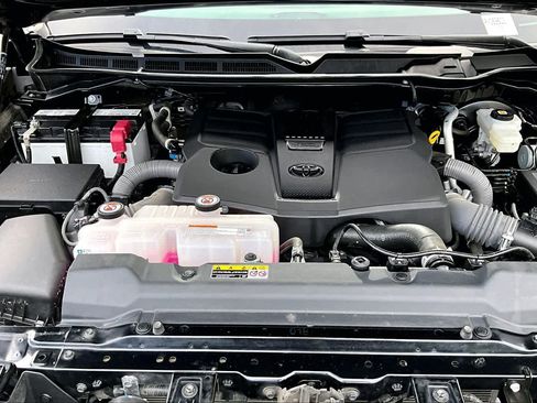 Used 2023 Toyota Tundra SR5 w/ SR5 Convenience Package AWD/4WD image 31