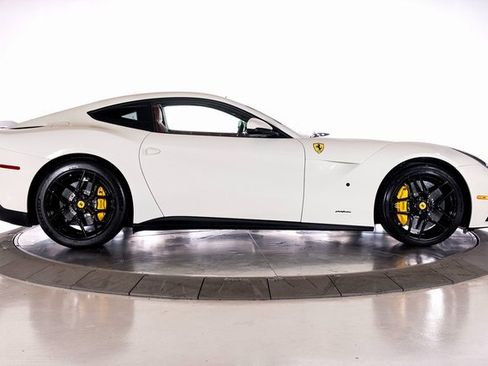Used 2015 Ferrari F12 Berlinetta image 12