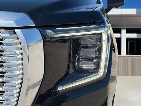 Used 2024 GMC Yukon Denali w/ Denali Reserve Package image 10