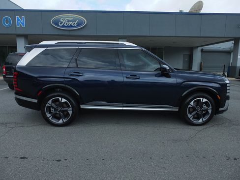 Used 2026 Hyundai Palisade Limited FWD image 2