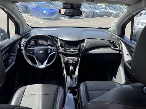 Used 2019 Chevrolet Trax LT w/ LT Convenience Package AWD/4WD image 18