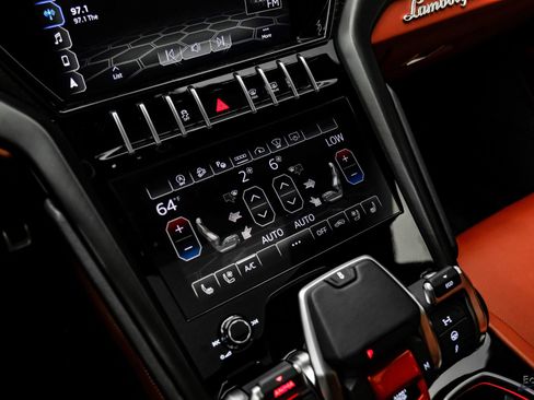 Used 2022 Lamborghini Urus image 68