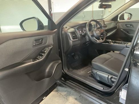 Used 2023 Nissan Rogue S AWD/4WD image 18