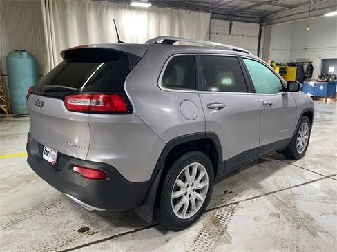 Used 2018 Jeep Cherokee Limited image 8