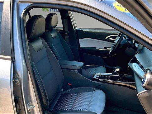 Used 2025 Chevrolet Trax LT w/ LT Convenience Package FWD image 31
