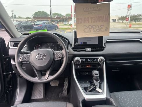 Used 2025 Toyota RAV4 XLE AWD/4WD image 21