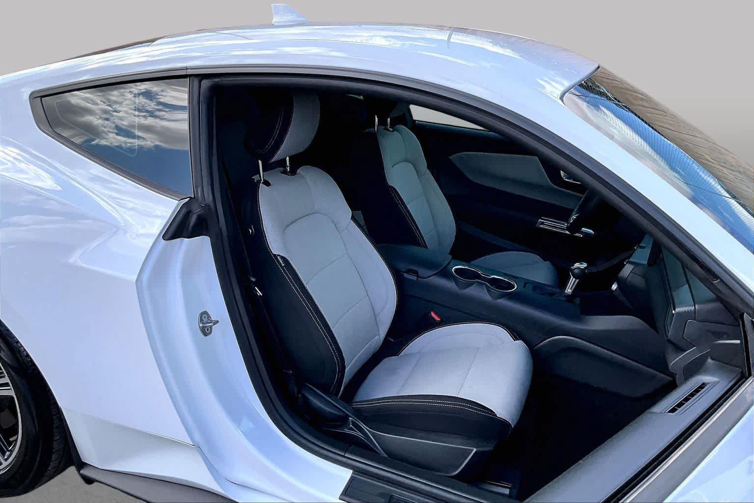 Used 2025 Ford Mustang Coupe RWD image 9