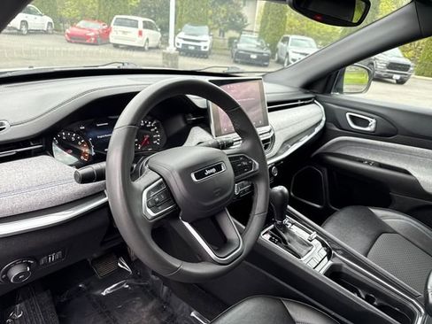 Used 2024 Jeep Compass Latitude AWD/4WD image 23