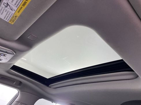 Used 2022 Toyota Highlander XLE image 19