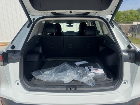 New 2026 Volkswagen Tiguan SE FWD image 15