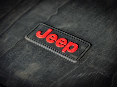 Used 2024 Jeep Wrangler Unlimited Rubicon w/ Technology Group image 18