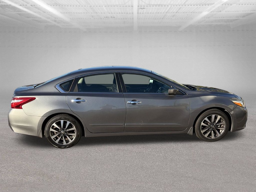 Used 2016 Nissan Altima 2.5 SV FWD image 3
