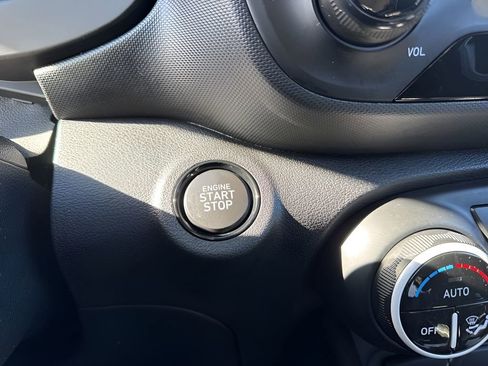 Used 2025 Hyundai Venue Limited image 21