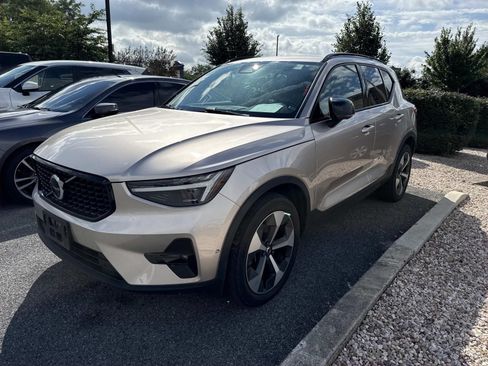 Used 2024 Volvo XC40 B5 Plus w/ Protection Package Premier AWD/4WD image 1