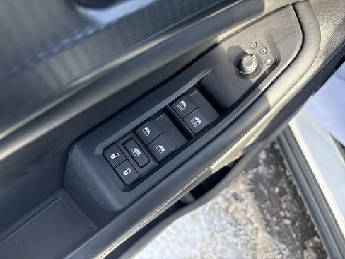 Used 2023 Jeep Grand Cherokee L Laredo image 17