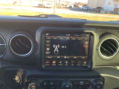 Used 2022 Jeep Wrangler Unlimited Rubicon 4xe w/ Dual Top Group image 21