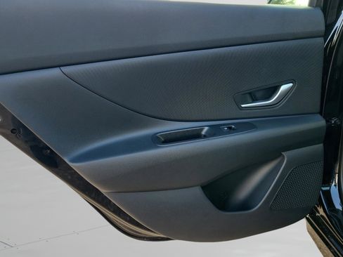 New 2026 Hyundai Elantra Hybrid FWD image 30
