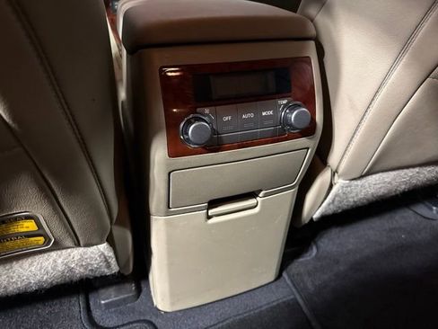 Used 2012 Toyota Highlander Limited w/ Tow Pkg AWD/4WD image 23