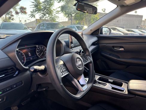 Used 2025 Nissan Sentra SV FWD image 33